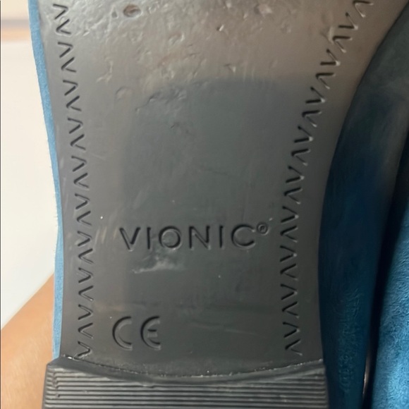 Vionic Blue Suede Willa Slip-On Flats size 7 - Picture 13 of 14